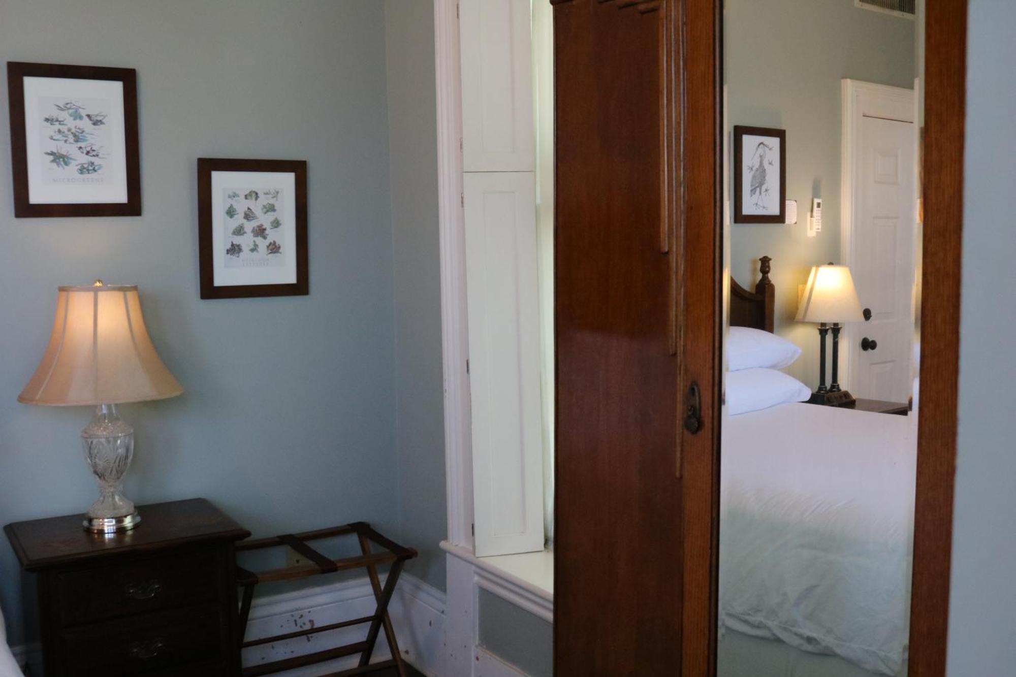 The Joshua Wilton House Hotel Harrisonburg Exterior photo